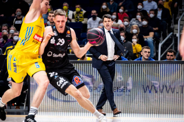 下的青年梯 下的青年梯